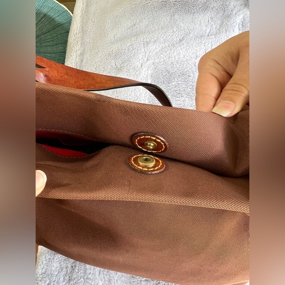 Dooney & Bourke nylon shoulder bag with leather handle - Picture 5 of 9